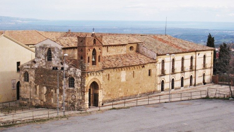 Roli i Kolegjit të Shën Adrianit në marrëdhëniet shqiptaro-arbëreshe dhe “peripecitë” e krijimit të këtij institucioni